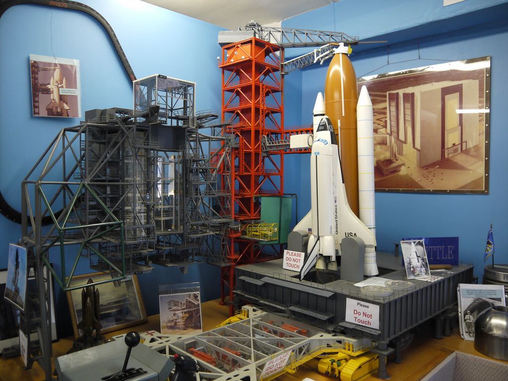 Une maquette de la navette et son pas de tir au US Space Walk of Fame Museum de Titusville