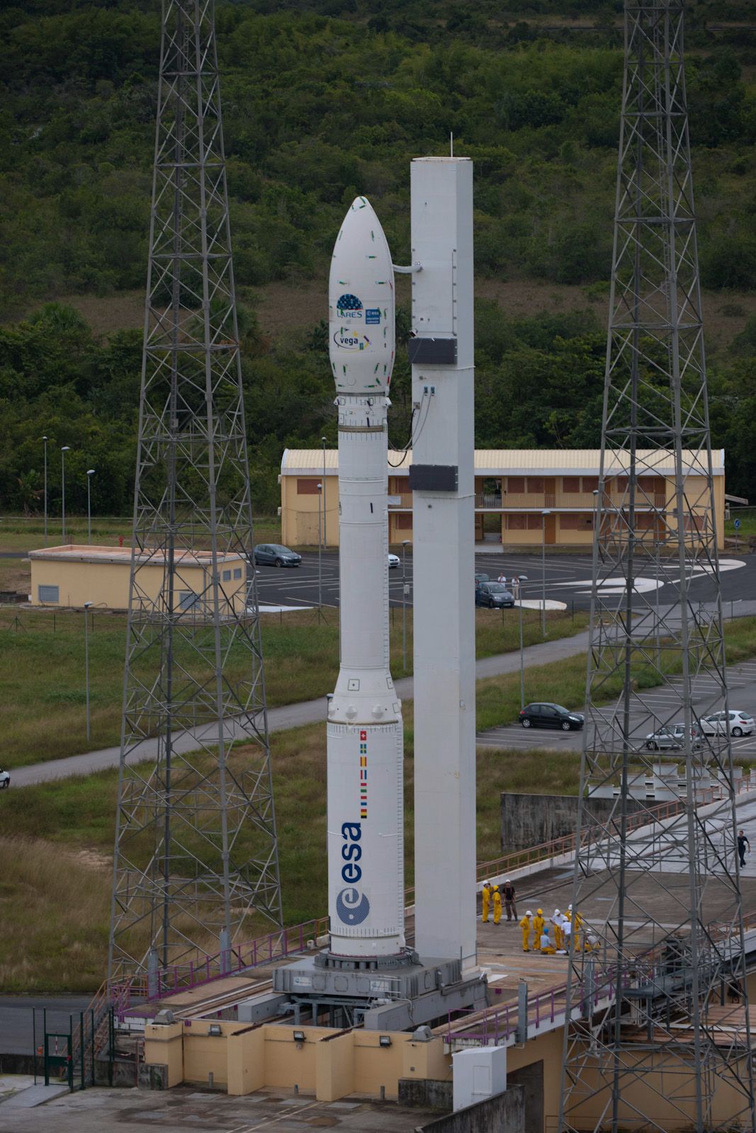 Vega sur son pas de tir (Credits : ESA – S. Corvaja, 2012)