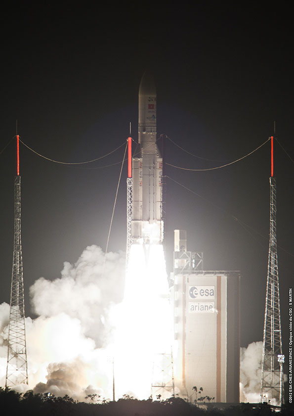 Décollage d'Ariane 5 VA206 le 16 mai 2012 à 0h13 CET (Credit : ESA)