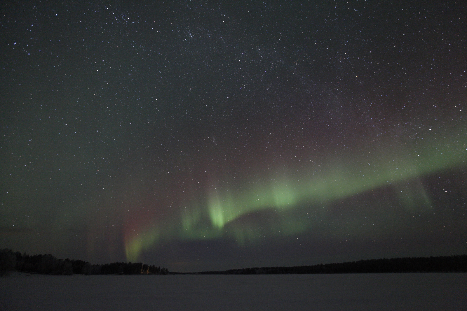 Aurores Boréales sur le lac Inari (Finlande)