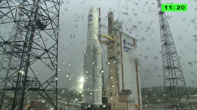 Ariane 5 VA217 sur son pas de tir avec à son sommet les satellites ABS-2 et Athena Fidus 