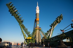 La fusée Soyouz sur son pas de tir le 21 novembre 2014. Le vaisseau Soyouz TMA-15M est à son sommet. (Crédits : NASA/Aubrey Gemignani)