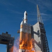 Lancement d'une fusée Delta IV Heavy le 20 Janvier 2011 de la base aérienne de Vandenberg, Californie. (Crédits : United Launch Alliance)