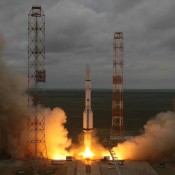 Fusée Proton-M avec le satellite MexSat-1 à son bord le 16 Mai 2015. (Crédits : Roscosmos)
