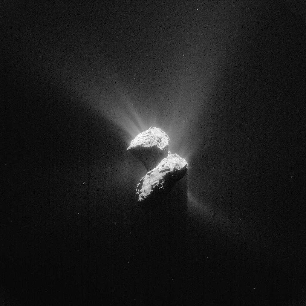 Photo de la comète 67P prise le 5 Juin 2015 à une distance de 208km du centre de la comète. (Crédits : ESA/Rosetta/NavCam – CC BY-SA IGO 3.0)