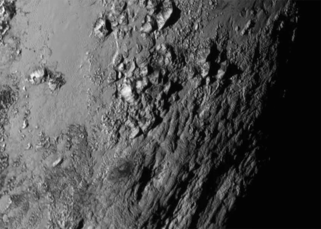 Surface au sud-ouest du coeur de Pluton photographiée par New Horizons le 14 Juillet 2015 à 77000km d'altitude.