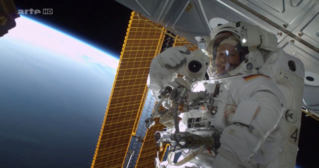 Alexander Gerst lors de sa sortie spatiale (Crédits : ESA/NASA/ARTE TV/Jürgen Hansen)
