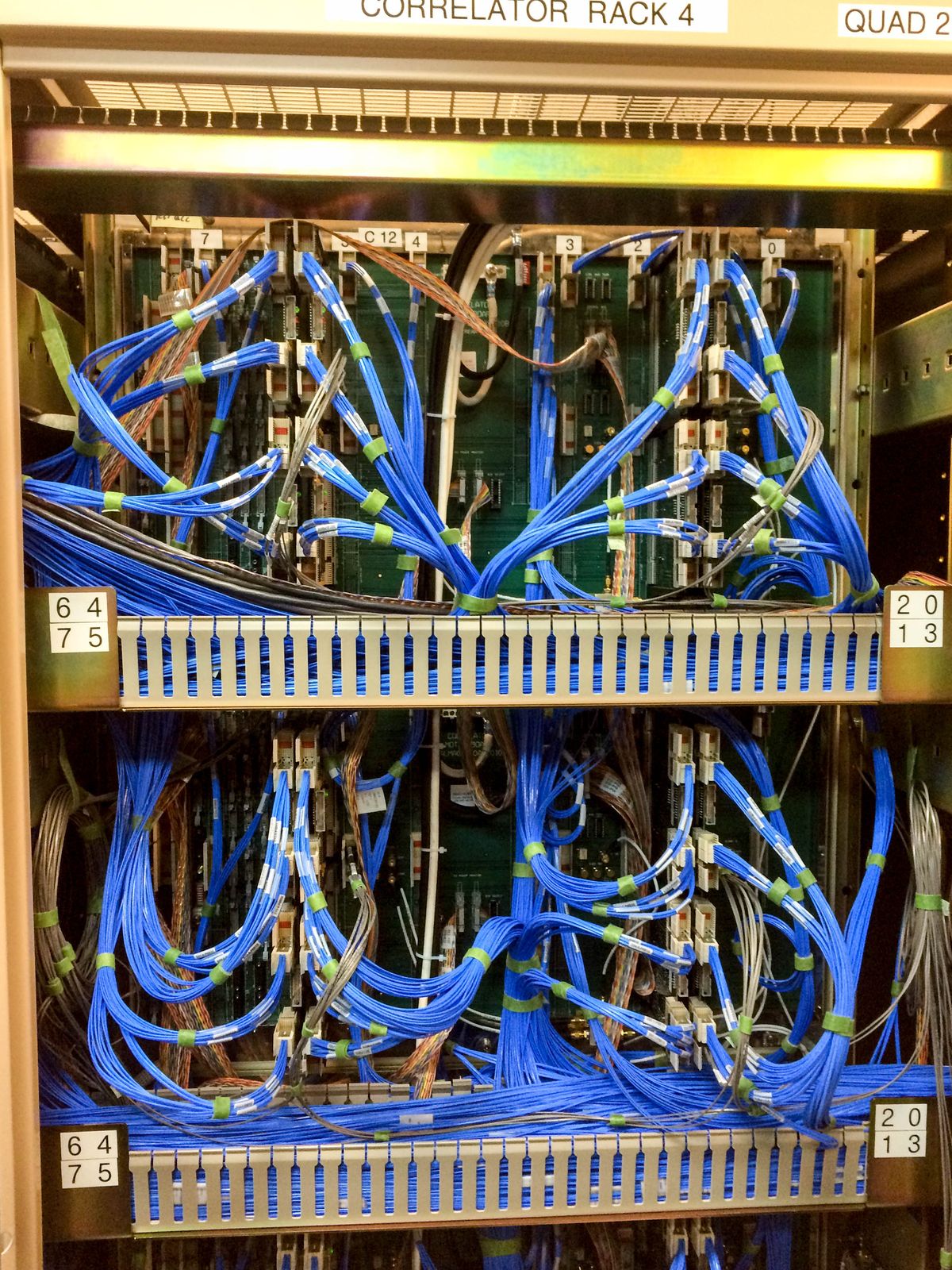 Les spaghettis bleus :) c'est ainsi que sont surnommés ces câbles. 